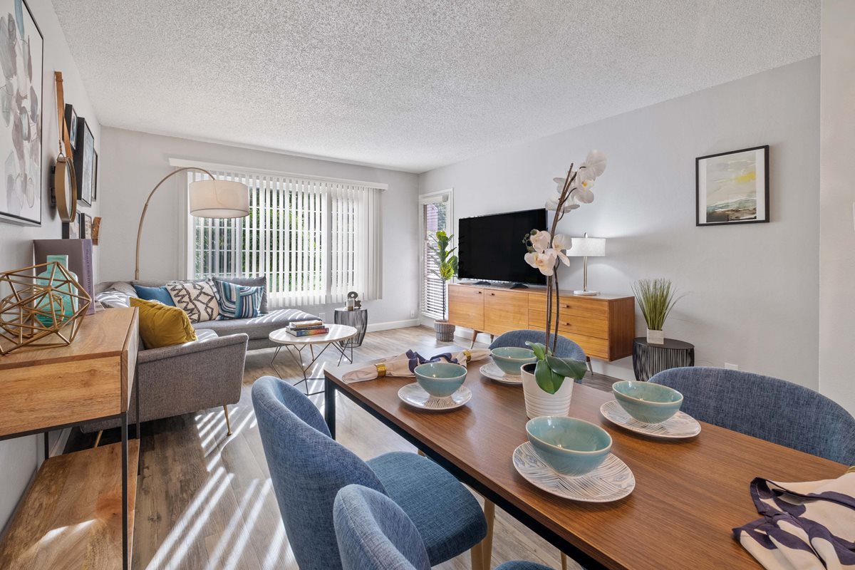 Glen Oaks Apartments